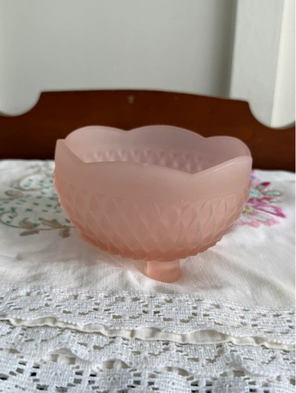 vintage Indiana Glass pink frosted glass candy dish